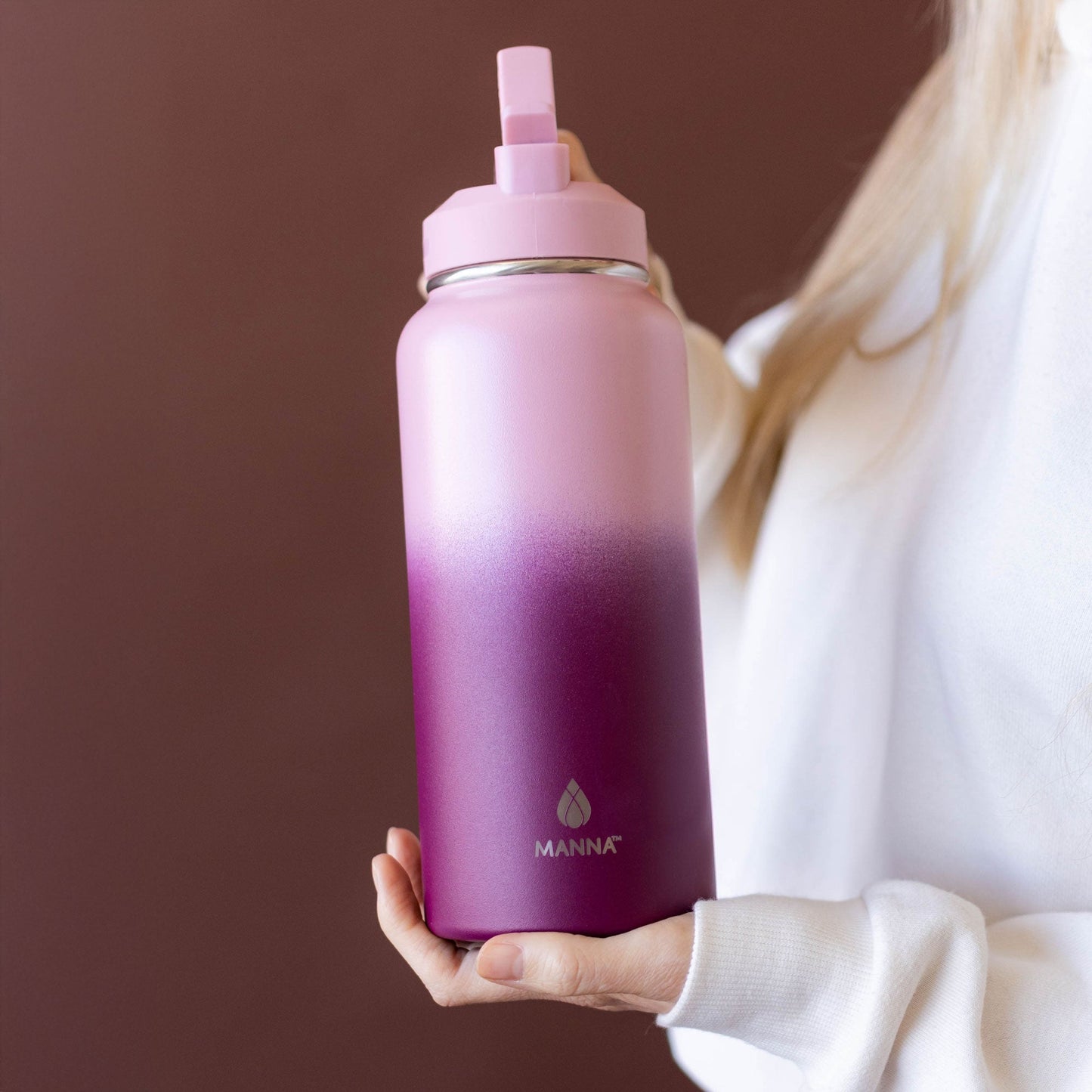 32-oz-powel-bottle-m4 32_Manna_Website_Lifestyles-2.jpg